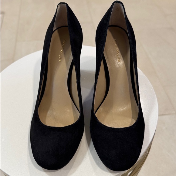Ann Taylor Block Heel Pumps, S - 5 1/2, Perfect Condition, Black Suede - Picture 8 of 8